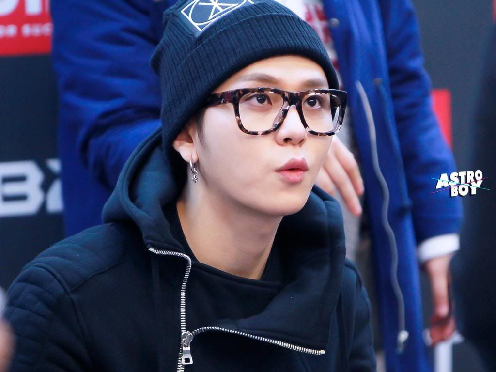 [PICS] [27.11.12] Junhyung @ Diesel Fan Signing Tumblr_me6mkrM0pm1r8h1ifo1_1280