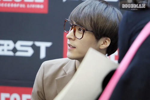 [PICS] [27.11.12] DongWoon @ Diesel Fan Signing Tumblr_me8unlaLb71r8h1ifo1_500