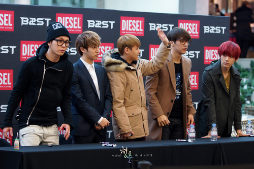 [PICS] [27.11.12] DongWoon @ Diesel Fan Signing Tumblr_me8uwl2usj1rxinaho1_500