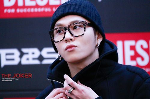 [PICS] [27.11.12] Junhyung @ Diesel Fan Signing Tumblr_me8vq7fPPE1rcgjgwo1_500