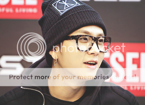 [PICS] [27.11.12] Junhyung @ Diesel Fan Signing Tumblr_meb28gNNuM1rvf3wpo1_r1_500