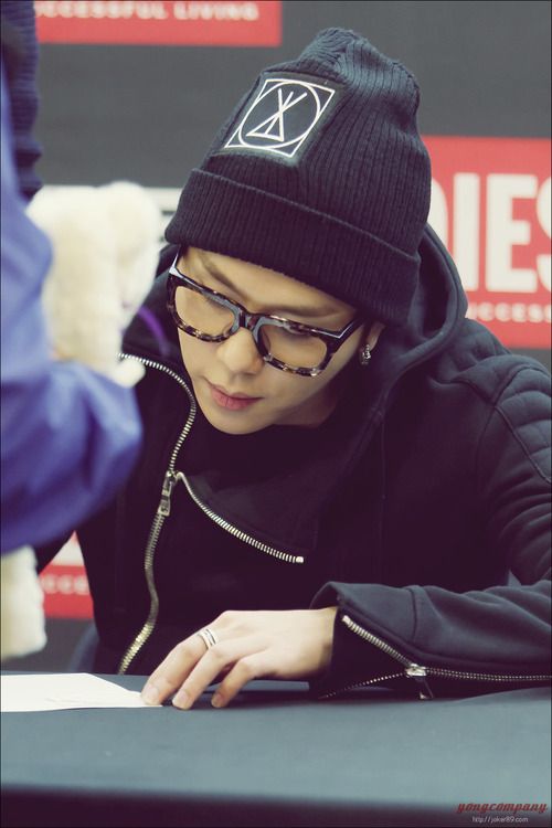 [PICS] [27.11.12] Junhyung @ Diesel Fan Signing Tumblr_meb47fOmxe1r4s1gdo2_500