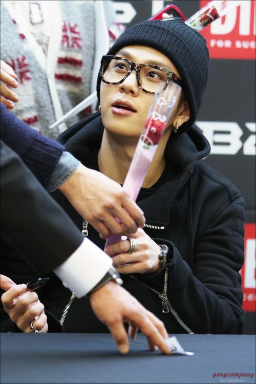 [PICS] [27.11.12] Junhyung @ Diesel Fan Signing Tumblr_meb48fegr11r4s1gdo1_500