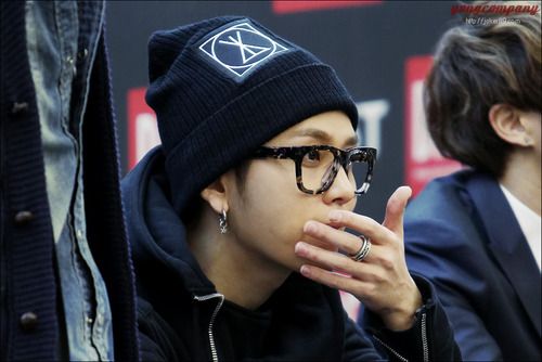 [PICS] [27.11.12] Junhyung @ Diesel Fan Signing Tumblr_meb4aldePm1r4s1gdo1_500