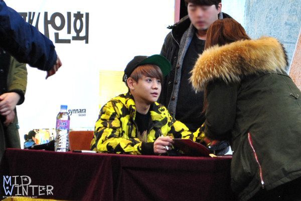 [PICS][30.12.12] Yoseob @ "The First Collage" Fansign in Daejeon & Myeongdong 249879_397112933714172_507816192_n_zps78da0a82