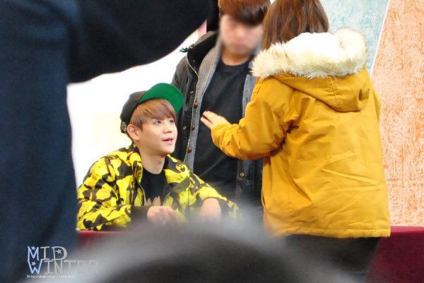 [PICS][30.12.12] Yoseob @ "The First Collage" Fansign in Daejeon & Myeongdong 295219_397105803714885_266298139_n_zpsf60bdaa9