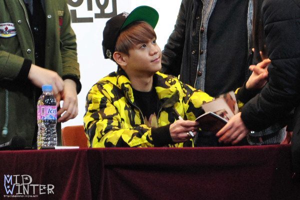 [PICS][30.12.12] Yoseob @ "The First Collage" Fansign in Daejeon & Myeongdong 379416_397101813715284_261547776_n_zps8777b8a2