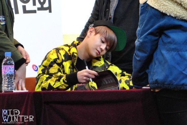 [PICS][30.12.12] Yoseob @ "The First Collage" Fansign in Daejeon & Myeongdong 427774_397102970381835_1441511339_n_zps59e60879