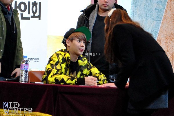 [PICS][30.12.12] Yoseob @ "The First Collage" Fansign in Daejeon & Myeongdong 547980_397113463714119_779006584_n_zpsfb3e2f75