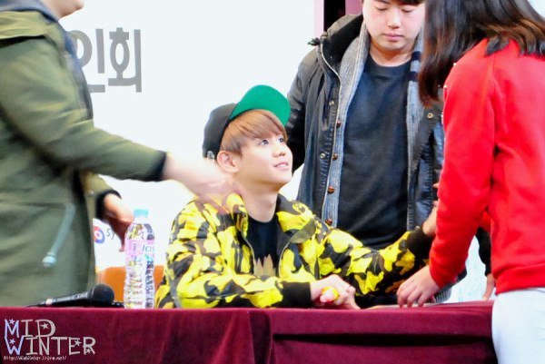 [PICS][30.12.12] Yoseob @ "The First Collage" Fansign in Daejeon & Myeongdong 66718_397100980382034_881834908_n_zpsc41cec36