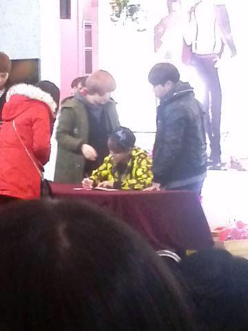 [PICS][30.12.12] Yoseob @ "The First Collage" Fansign in Daejeon & Myeongdong 66790_397009607057838_193308648_n_zps1030269d