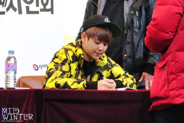 [PICS][30.12.12] Yoseob @ "The First Collage" Fansign in Daejeon & Myeongdong 74585_397103137048485_636656872_n_zps51931dc8