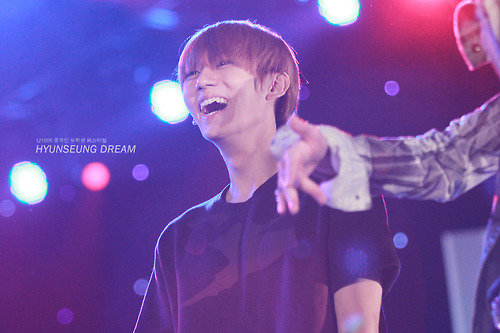 [PICS][05.10.2012] HyunSeung @ China-Korea International Students Festival Tumblr_mbgcmzyoEK1ry97tjo1_500