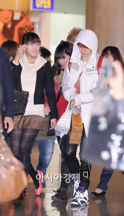 [PICS][09.11.12] Huynseung @ Incheon Airport to LA Tumblr_md80oxeAb81ry97tjo1_500