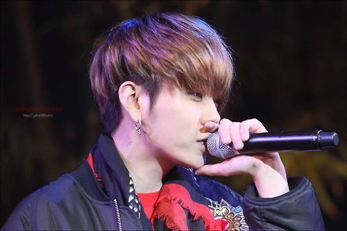 [PICS] [07.12.12]  Junhyung @ SBS New Year’s Eve Concert Tumblr_mep7crjOsv1r4s1gdo2_500