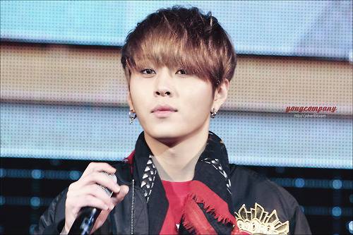 [PICS] [07.12.12]  Junhyung @ SBS New Year’s Eve Concert Tumblr_mep7d97xoK1r4s1gdo1_500