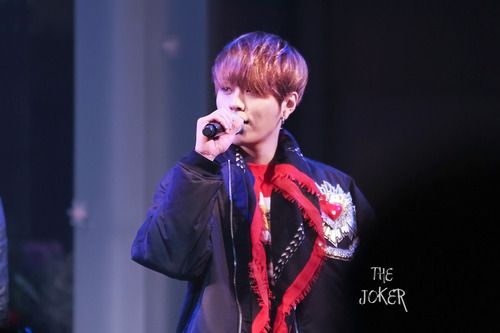 [PICS] [07.12.12]  Junhyung @ SBS New Year’s Eve Concert Tumblr_mep7jzmENe1r4s1gdo1_500