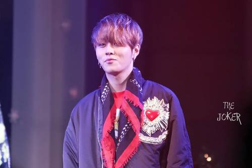 [PICS] [07.12.12]  Junhyung @ SBS New Year’s Eve Concert Tumblr_mepckgaVjz1ry97tjo1_500