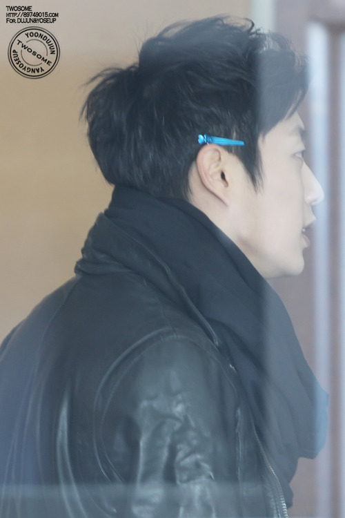 [PICS][08.12.12]  Doojoon on the way to Happy Together 3  Tumblr_mepvcmnq7G1qhteglo2_500