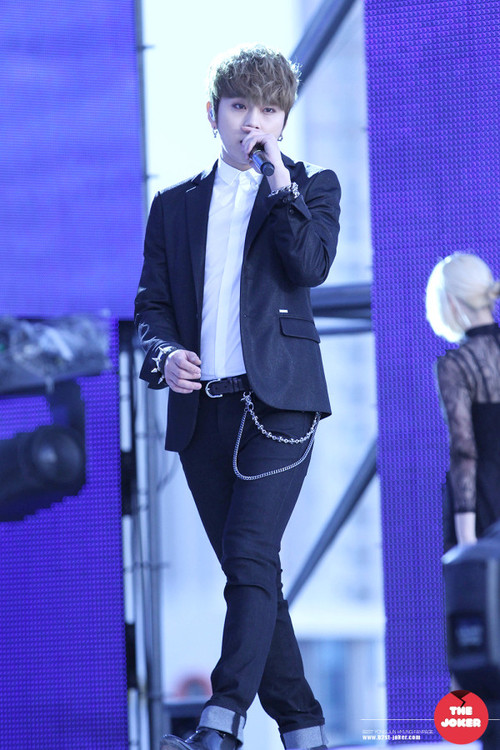 [PICS] [10.05.13] Junhyung @ Music Bank Osong Special Tumblr_mmlbygG7Mi1qc4drwo1_500_zpseff49178