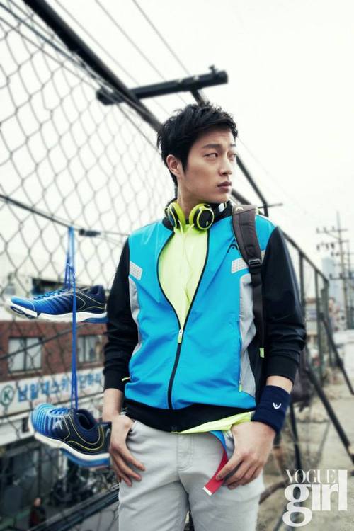 [PICS] [16.05.13] DooJoon@ Vogue Girl Magazine Tumblr_mn4fhjgQO61rhv5b1o1_500_zpsbb3d9918