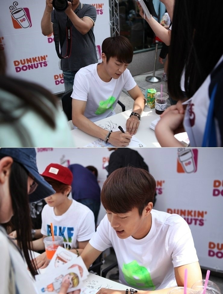 [PICS] [16.06.13] Doo Joon @Dunkin Donuts fansign Tumblr_moja9jvu5x1qzjehuo4_1280_zps7918f4da