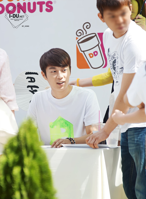 [PICS] [16.06.13] Doo Joon @Dunkin Donuts fansign Tumblr_mojvj8wcIM1rq0dcro2_500_zps0cd9f06a