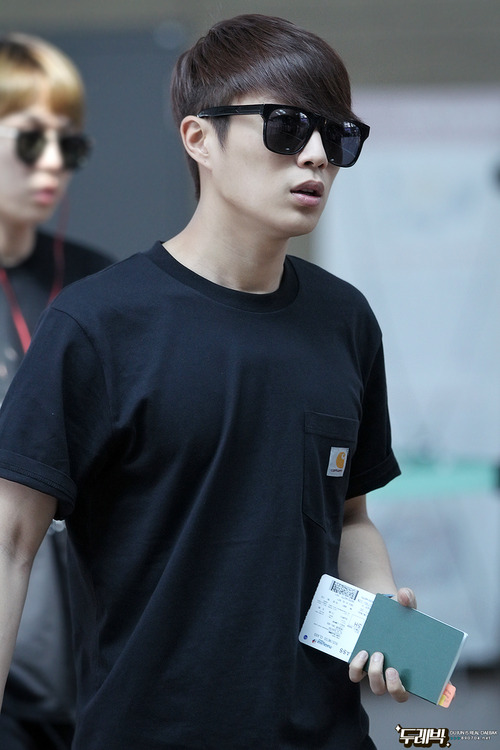 [PICS] [26.06.13] DooJoon @ Incheon Airport Tumblr_mozjj6Gq8B1qzjehuo1_500_zps91681367