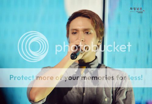 [PICS][27.06.13] Dongwoon @ AIA Kpop Concert Tumblr_mp4ulf67J01rq0dcro5_500_zps142e69f1