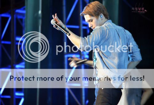 [PICS][27.06.13] Dongwoon @ AIA Kpop Concert Tumblr_mp4v1s15Hq1r1wszao1_500_zps93e52326