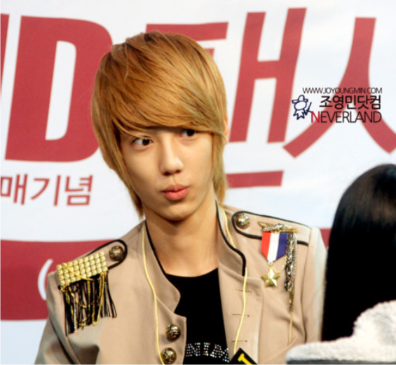 [PICS] Youngmin at Daegu Fansigning Eee