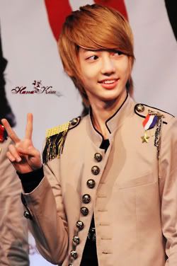 [PICS] Youngmin at Daegu Fansigning Tumblr_luwsbeEeK71qljdwno2_250