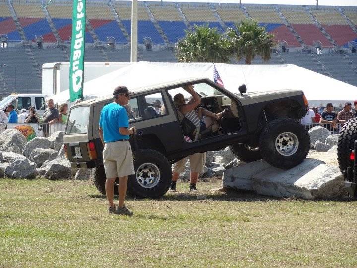 1992 XJ "Project Florida Crawler" - Page 4 150771_415185588506343_107467632611475_1417186_534702098_n