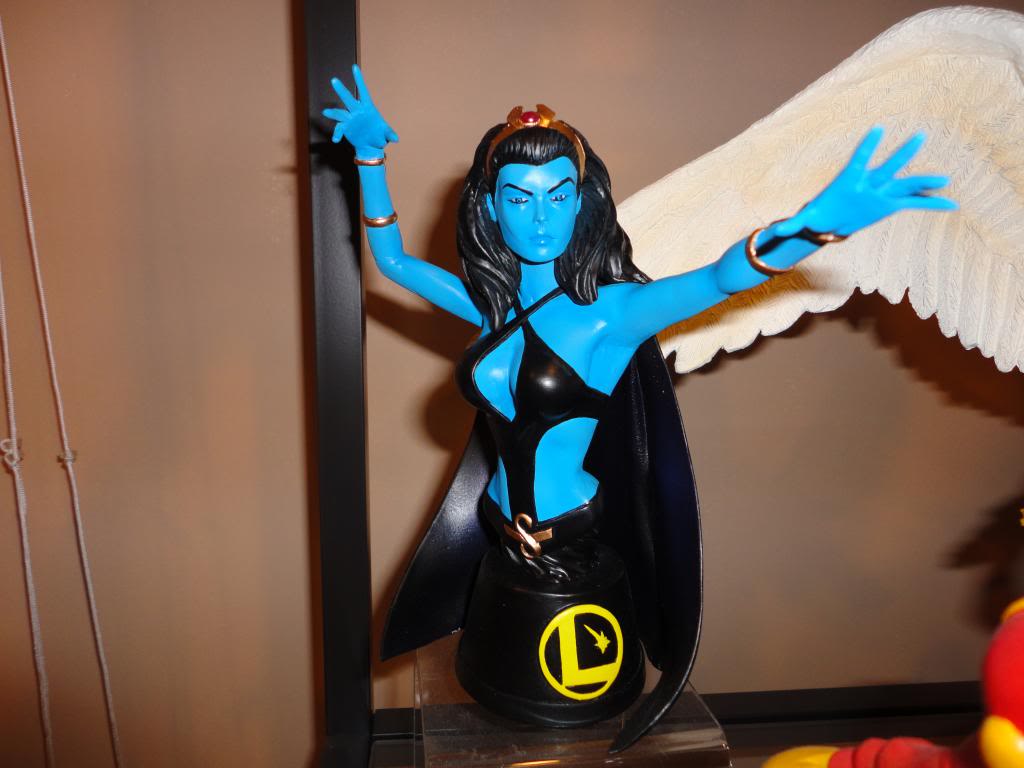 Legion of Super-Heroes 'Shadow Lass' - Buste - Jim Maddox DSC00211