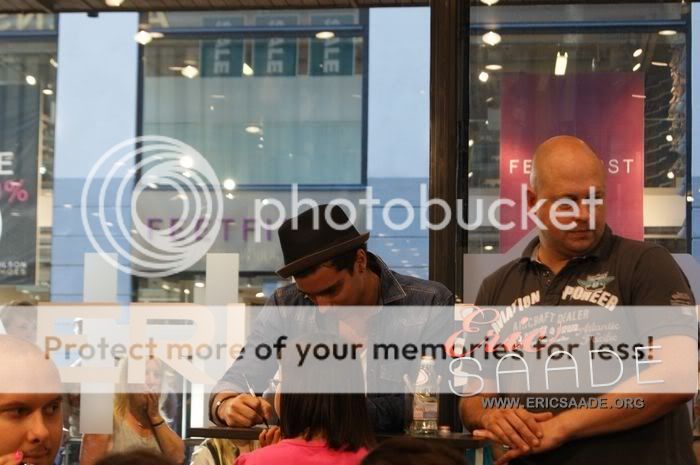 Autograph session at Åhléns City · June 29, 2011   008-2