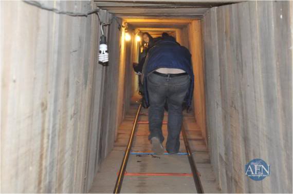 3 toneladas en "narco-túnel" de Tijuana a metros de comandancia de PFP (Policia Federal) 29/Noviembre/2011 9-2