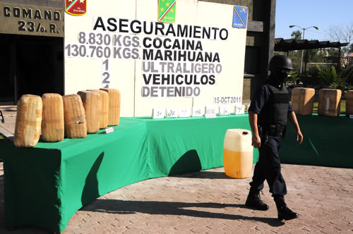 SEDENA y Municipal decomisan Ultraligero, Mota, Coca y cae un detenido 15/Octubre/2011 Mich-3