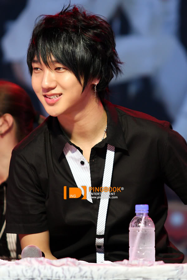 [PIX] 080527 THAILAND PRESS CON + FAN MEETING (FAN TAKEN PICS) 0000000a