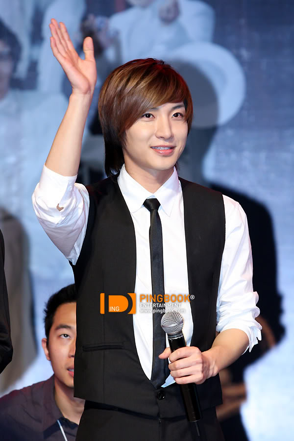 [PIX] 080527 THAILAND PRESS CON + FAN MEETING (FAN TAKEN PICS) 000a