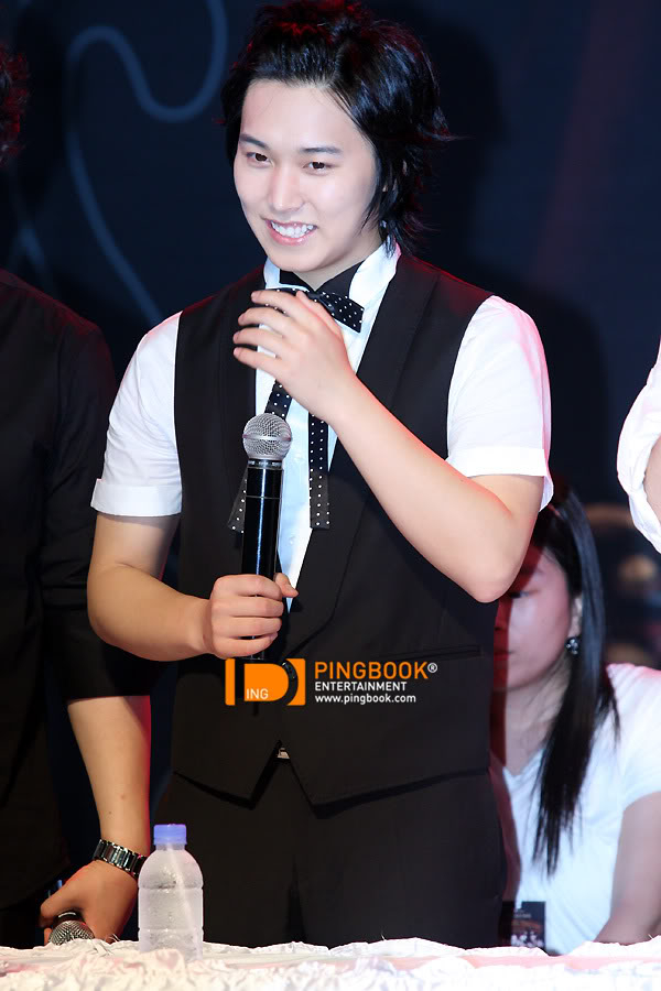 [PIX] 080527 THAILAND PRESS CON + FAN MEETING (FAN TAKEN PICS) 10