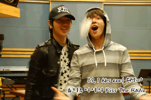 [PIX+GIF] KTR with Donghae and Yesung Kisstheradio138up5