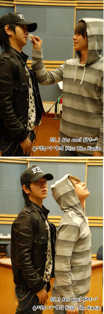 [PIX+GIF] KTR with Donghae and Yesung Kisstheradio139wr5