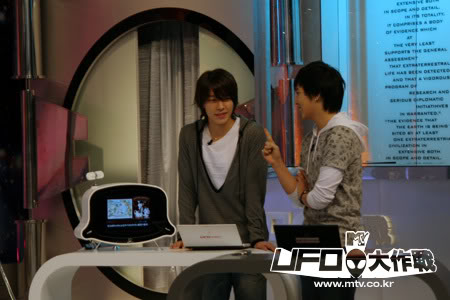 [CAP+GIF] 080226 MTV UFO with Sungmin & Donghae Fiys1204183258