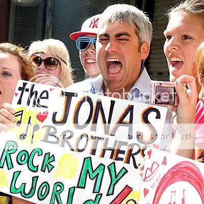 Taylor Hicks Calls Jonas Brothers "Classy Act" Taylor_hicks