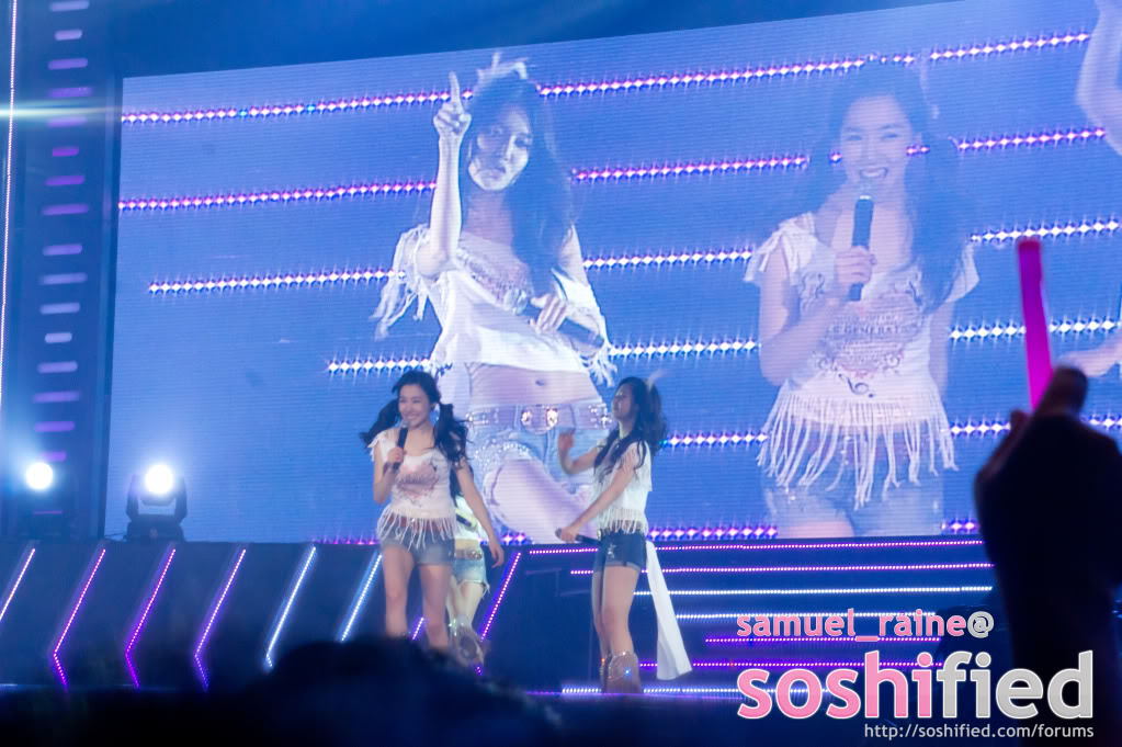 [OFFICIAL/FANTAKEN][UPDATE][11-02-012] GIRLS' GENERATION LIVE IN BANGKOK - THAILAND'S CONCERT DSC06998