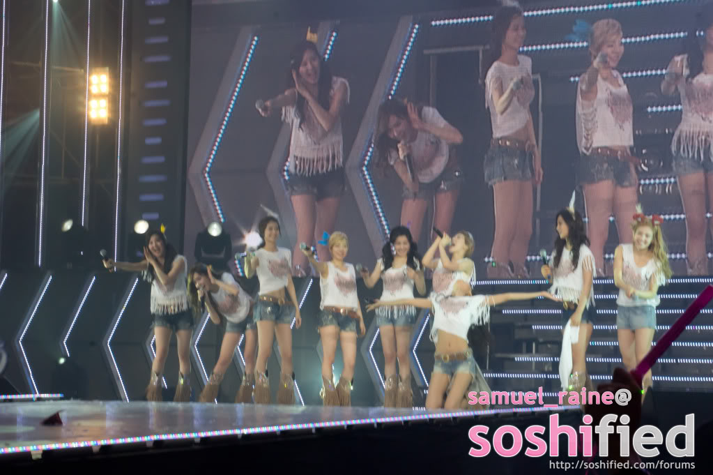 [OFFICIAL/FANTAKEN][UPDATE][11-02-012] GIRLS' GENERATION LIVE IN BANGKOK - THAILAND'S CONCERT DSC07073