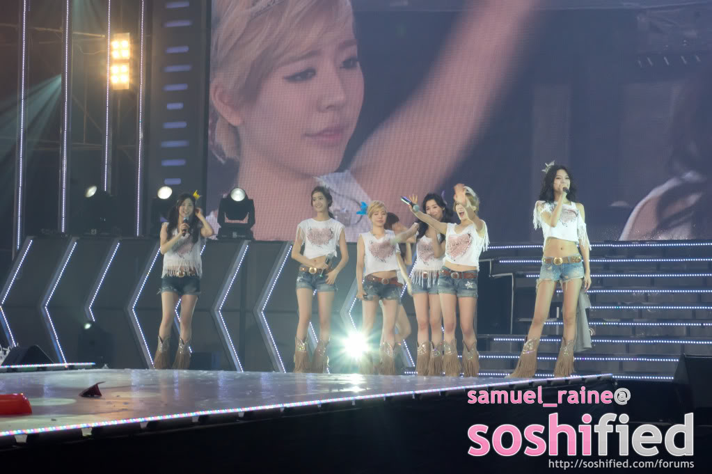 [OFFICIAL/FANTAKEN][UPDATE][11-02-012] GIRLS' GENERATION LIVE IN BANGKOK - THAILAND'S CONCERT DSC07076