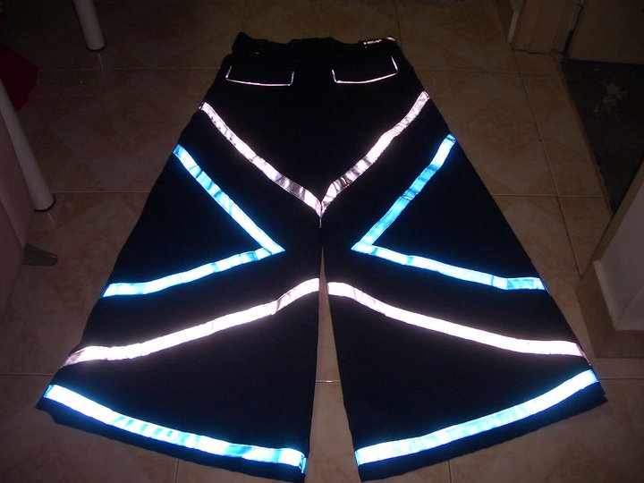 Rofan's Rave Shop [Pre - Order] Phat Pants , Reflective Wristband and Scotlight - Page 3 316816_10150275455258591_2431822_n