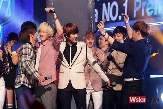 [NEWS] Super Junior pode se tornar a próxima geração de MCs? 20110825_mcd_superjunior_2