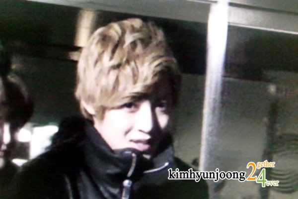 [HJL] Saliendo despues de la actuacion en 2011 SBS Gayo Daejun Festival [30.12.11]  30_1